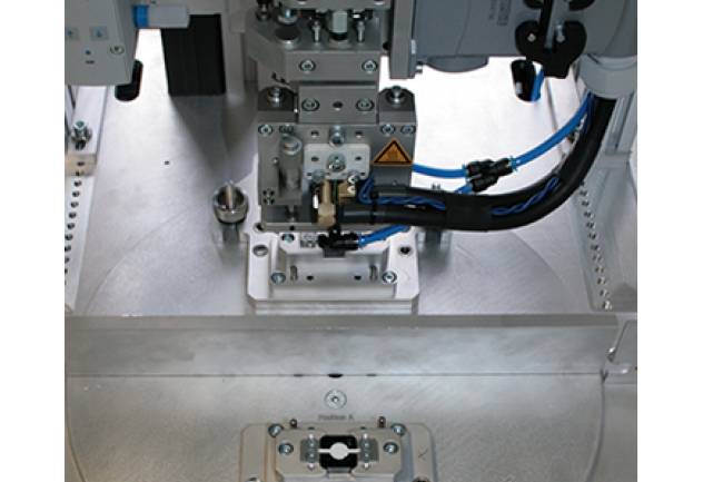 Präzisions-Heißverstemmsystem für den Siegelprozess von Kunststoffmembranen auf Kunststoffbauteilen
